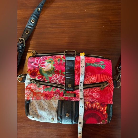 Desigual purse in like new condition - Picture 8 of 8